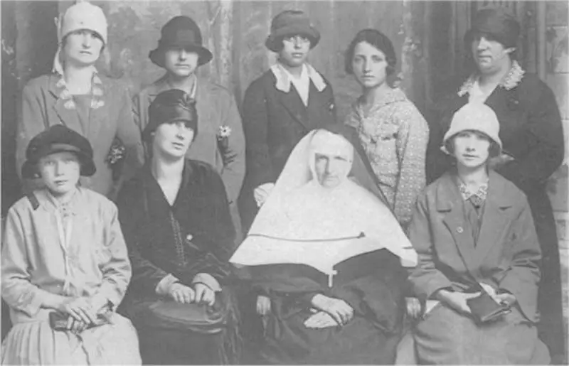 Foto. 1932 - Gruppo di amiche in gita