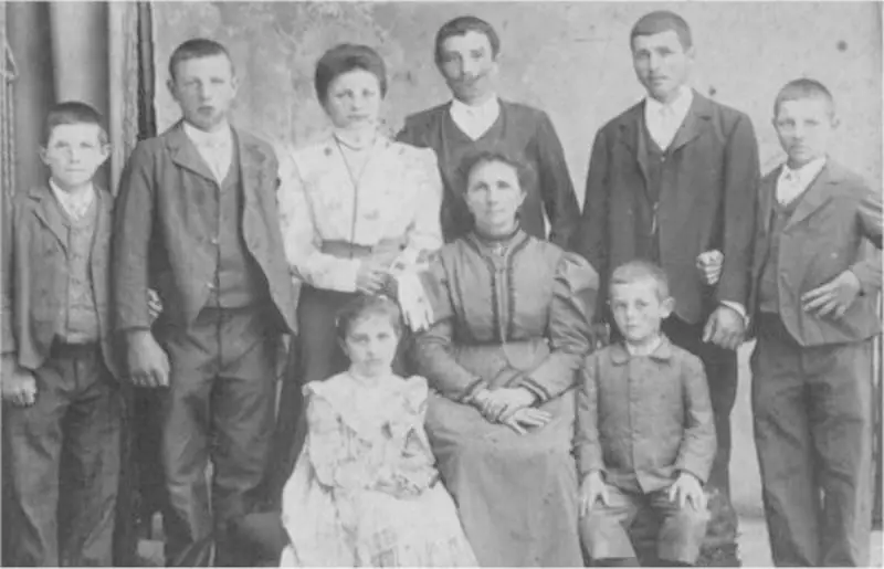 Foto. 1908 - Gruppo di famiglia